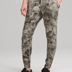 Men’s Lululemon Textured Tech Pant Seared Grey